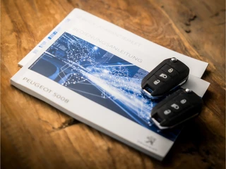 Peugeot 5008 Peugeot 5008 1.2 Puretech Sport 7 Persoons (APPLE CARPLAY, GROOT NAVI, LEDER, STOELVERWARMING, 360 CAMERA, SPORTSTOELEN, KEYLESS, GETINT GLAS, TREKHAAK, DAB+, NIEUWE APK, NIEUWSTAAT) - afbeelding nr 18
