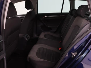 Volkswagen Golf Volkswagen Golf 1.0 TSI Highline | Stoelverwarming | Trekhaak |  Massage | Carplay | Adaptive cruise | Active Info Display | Navigatie | Parkeerhulp | Climate control - afbeelding nr 7