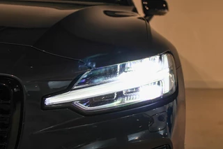 Volvo V60 Volvo V60 2.0 T6 Recharge AWD R-Design HEICO | PANO | B&W - afbeelding nr 8