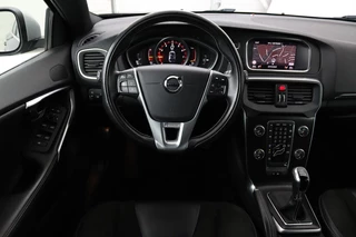 Volvo V40 Volvo V40 2.0 T4 Sport | Stoelverwarming | Full LED |  Navigatie | Leder/Alcantara | Climate control | Parkeerhulp | Cruise control | R Design - afbeelding nr 3