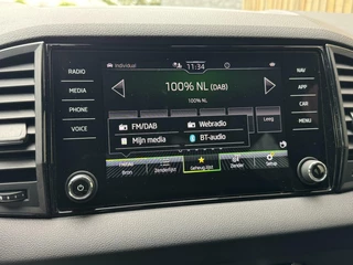 Škoda Karoq Skoda Karoq 1.5 TSI Sportline Automaat | Panoramadak | LED | Stoelverwarming | Adaptieve cruise control | Dode hoek detectie | Trekhaak uitklapbaar | Canton HiFi | Elektrisch bedienbare achterklep | Parkeersensoren voor en achter | Achteruitrijcamera - afbeelding nr 19