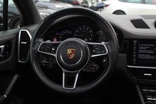 Porsche Cayenne Porsche Cayenne 3.0 E-Hybrid / Trekhaak / Panoramadak / 360Camera / Head-up / 21'' / Keyless / Bose / Sportchrono / Softclose / Stuurverwarming / Leder / Cruise Control - afbeelding nr 18