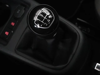 Volkswagen up! Volkswagen Up! 1.0 BMT high up! | Cruise control | Airco |  Bleutooth | LMV 15 inch | Parkeersensoren achter | Radio | LED dagrijverlichting - afbeelding nr 16
