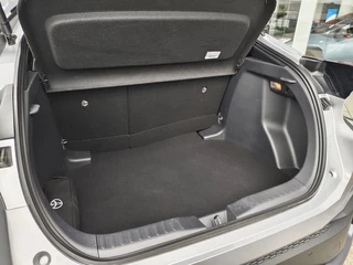 Toyota C-HR Toyota C-HR 1.8 Hybrid 140 First Edition | Navi | Sensoren v/a | El. Achterk - afbeelding nr 31