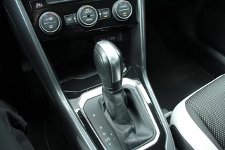 Volkswagen T-Roc Clima Cruise Navi Carplay Camera 17