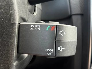 Renault Clio Renault Clio 0.9 TCE ZEN *JAAR GARANTIE * APK 09-2026* AIRCO NAVIGATIE BT DAB PDC - afbeelding nr 31