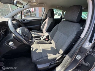 Citroën C4 Citroen C4 1.2 PureTech Feel 5 deurs  Navigatie , parkeerhulp voor en achter , Bleutooth , Climate - & Cruise controle , Trekhaak  1500kg trekgewicht .  1e eigenaar - afbeelding nr 15
