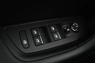 Peugeot 508 Peugeot 508 1.6 HYbrid Allure | Stoelverwarming | Carplay | Camera | Trekhaak | Navigatie | Climate control | Half leder | Cruise control | PHEV - afbeelding nr 33