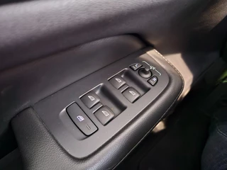 Volvo V60 Volvo V60 2.0 B3 Momentum Advantage / CarPlay / Navi / NL Auto - afbeelding nr 36