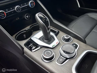Alfa Romeo Giulia Alfa Romeo Giulia 2.0 T GME AWD Ti 280 pk I Leder I Navi I - afbeelding nr 19