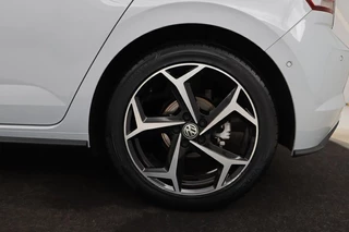 Volkswagen Polo Volkswagen Polo 1.5 TSI R Line | 150pk | Panoramadak | Full LED |  Carplay | Adaptive cruise | Park Assist | Climate control | Navigatie | Sportstoelen - afbeelding nr 31