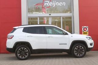 Jeep Compass Jeep Compass 4xe 240PK PHEV TRAILHAWK AUTOMAAT | NAVIGATIE | ACHTERUIRIJCAMERA | APPLE CARPLAY / ANDROID AUTO | DIGITALE COCKPIT | XENON KOPLAMPEN | 17