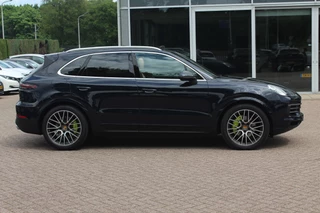 Porsche Cayenne Porsche Cayenne 3.0 E-Hybrid / Panoramadak / 360Camera / Luchtvering / 21'' / Softclose / Keyless / Sportchrono / Stuurverwarming / Stuurverwarming / DAB / Stoelverwarming / ACC - afbeelding nr 5