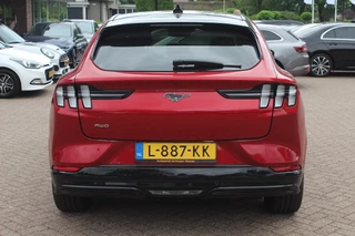 Ford Mustang Mach-E Ford Mustang Mach-E Extended First Edition AWD 98 kWh / Glascoating / Panoramadak / Camera / Leder / 19'' / B&O / Keyless / DAB / Dodehoek / ACC / Navigatie / Sfeerverlichting / Stoelverwarming - afbeelding nr 11