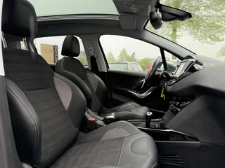 Peugeot 2008 Peugeot 2008 1.2 PureTech Allure 2e Eigenaar,Navi,Pano,Clima,Cruise,PDC,Automaat,N.A.P,APK tot 01-2026 - afbeelding nr 6