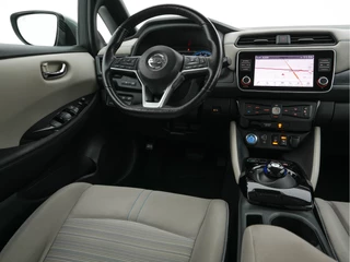 Nissan Leaf Nissan Leaf N-Connecta 40 kWh (INCL-BTW)  Aut. *ADAPTIVE-CRUISE | NAVI-FULLMAP | SURROUND-VIEW | CARPLAY | KEYLESS | BLIND-SPOT |  DIGI-COCKPIT | COMFORT-SEATS | DAB | ECC | PDC | HEATED-SEATS | 17