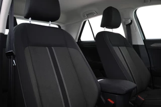 Volkswagen T-Roc Cruise Control, Panoramadak, Trekhaak, Airco, Parkeersensoren - afbeelding nr 26