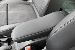 Opel Crossland Opel Crossland 1.2-110pk Turbo 'Elegance'. Mooie en luxe hoogzitter met weinig km's ! Volautm. airco dual, cruise control, camera, comfortstoelen, metallic lak,  LM wielen, navigatie, telefoonvoorb., lane- en side assist, parkeersensoren v+a,  LED verlichting  etc. - afbeelding nr 26