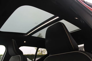 Volvo XC40 Volvo XC40 T5 Recharge R-Design | Panoramadak | Stoelverwarming | Parkeercamera | Keyless | Glossy Black - afbeelding nr 32