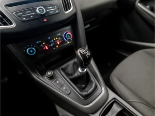 Ford Focus (APPLE CARPLAY, NAVIGATIE, CLIMATE, STOELVERWARMING, GETINT GLAS, SPORTSTOELEN, CRUISE, PARKEERSENSOREN, NIEUWE APK, NIEUWSTAAT) - afbeelding nr 10