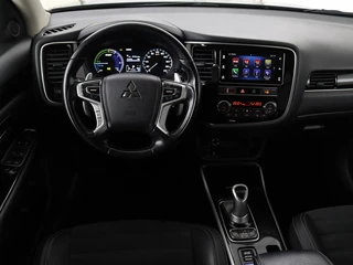 Mitsubishi Outlander Mitsubishi Outlander 2.4 PHEV Pure | Carplay | Trekhaak |  Leder/Alcantara | Keyless | Camera | Climate control | Cruise control - afbeelding nr 3