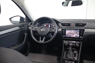 Škoda Superb Škoda Superb Combi 2.0 TDI Business Edition | Panoramadak | ACC | Canton | Camera - afbeelding nr 24