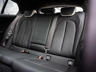 BMW 1 Serie BMW 1-serie 120i|PANO|H&K|M-PAKKET|KUIPSTOELEN|CAMERA|19'' - afbeelding nr 13