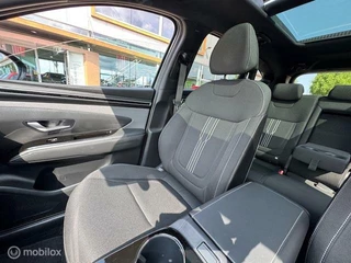 Hyundai Tucson Hyundai Tucson 1.6 T MHEV BlackLine 4WD Automaat , Trekhaak 1.650kg Trekgewicht ,  Panorama Dak , Stoel & Stuur verwarming ,  Navigatie & Camera , Parkeerhulp voor & achter, Keyless entry , Electr Achter klep , IQ telefoonlader - afbeelding nr 15