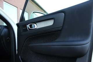 Volvo XC40 ➡️ Volvo XC40 1.5 T5 Recharge Inscription 262 pk | 1e eigenaar | 19 inch | Camera | Dakraam | LED | DAB | Trekhaak | Voorruit verwarming | Telefoon lader | NL auto | inc BTW | - afbeelding nr 41