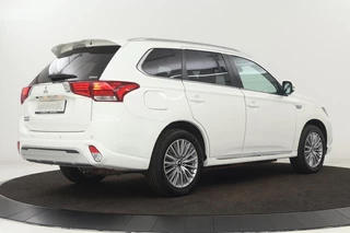 Mitsubishi Outlander Mitsubishi Outlander 2.4 PHEV Intense+ | Schuifdak | Leder | Stoel & stuurverwarming | 360 camera | Navigatie | Carplay | Full LED | Standkachel - afbeelding nr 36