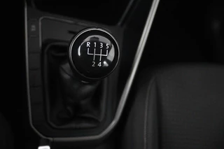 Volkswagen Polo Volkswagen Polo 1.0 TSI Comfortline (PARKEERSENSOREN, CRUISE ADAPTIEF, NAVIGATIE, CARPLAY, NL-AUTO, GOED ONDERHOUDEN) - afbeelding nr 22