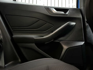 Ford Focus Ford Focus Wagon 1.0 EcoBoost Hybrid ST Line | Navigatiesysteem | Stoelverwarming | Stuurverwarming | LED verlichting | Apple CarPlay | Achteruitrijcamera | Inparkeerhulp | Parkeersensoren voor en achter - afbeelding nr 33