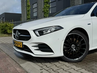Mercedes-Benz A-Klasse Mercedes A-Klasse 250e AMG | Pano | Burm | Ambient | Widescreen | Keyless | Camera - afbeelding nr 19