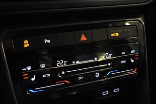 Volkswagen T-Cross Volkswagen T-Cross TSI 110PK DSG STYLE CAMERA/LED/CARPLAY - afbeelding nr 26