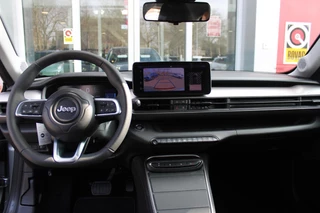 Jeep Avenger Jeep Avenger ALTITUDE 156PK 54 kWh | 3-FASE | ELEKTRISCH BEDIENBARE ACHTERKLEP | ACHTERUITRIJ CAMERA | NAVIGATIE | DRAADLOZE APPLE CARPLAY/ANDROID AUTO | ALL SEASON BANDEN | LICHTMETALEN VELGEN 17