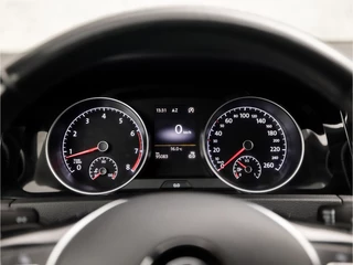 Volkswagen Golf Automaat (APPLE CARPLAY, NAVIGATIE, CLIMATE, STOELVERWARMING, GETINT GLAS, SPORTSTOELEN, CRUISE, PARKEERSENSOREN, LM VELGEN, NIEUWSTAAT) - afbeelding nr 21