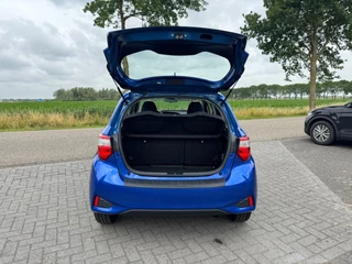 Toyota Yaris Toyota Yaris 1.5 VVT-i Aspiration DEALER ONDERHOUDEN / NL AUTO / CAMERA / NAVIGATIE / BLUETOOTH / VOLLE TANK - afbeelding nr 31