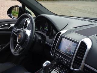 Porsche Cayenne Porsche Cayenne 3.0 S E-Hybrid 410PK / Porsche Sport Design / LED - afbeelding nr 26