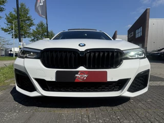 BMW 5 Serie PANO/HEAD-UP/ADAPTIVE-CHASSIS/ALCANTARA/CAMERA/LIVE-COCKPIT PRO/DAB/STANDKACHEL/SHADOW-LINE/18