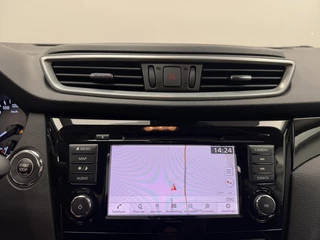 Nissan QASHQAI Nissan Qashqai 1.3 DIG-T Premium Edition Automaat-Trekhaak-Navigatie-Carplay-Cr.contr-Clima-360Camera-Lm.18