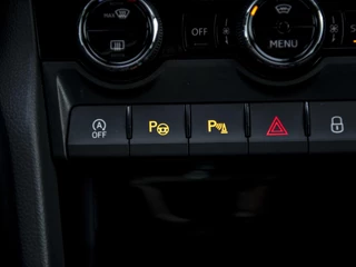 Škoda Karoq Škoda Karoq 1.5TSi ACT 150pk DSG Style Business | Leer | Navi  & App-Connect | 18