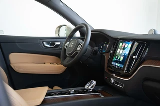 Volvo XC60 Volvo XC60 2.0 T8|455PK AWD|Org NL|1ste Eig|Ultimate Bright|Luchtv.|Bowers & Wilkins|Trekhaak|Head-Up|Pano|Crystal|Dealer Onderhouden - afbeelding nr 25