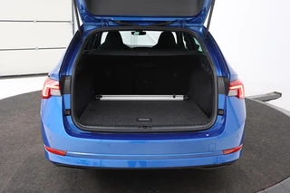 Škoda Octavia Skoda Octavia 1.0 e-TSI Sport | Carplay | Full LED | Navigatie |  Sfeerverlichting | DAB | Sportstoelen | Climate control | Parkeerhulp - afbeelding nr 28