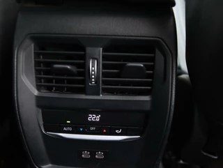 BMW 3 Serie BMW 3-serie 330e High Executive M-sport | H&K audio | Schuif/kanteldak | ACC | Dodehoekdetectie | Laser LED | Head-up display | - afbeelding nr 22