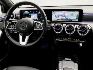 Mercedes-Benz A-Klasse Mercedes-Benz A-Klasse 250 e Business Solution Luxury 218Pk Automaat (GROOT NAVI, SFEERVERLICHTING, WIDESCREEN, CAMERA, LEDER, STOELVERWARMING, SPORTSTOELEN, CRUISE, LANE ASSIST, NIEUWSTAAT) - afbeelding nr 7
