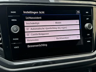 Volkswagen T-Roc Volkswagen T-Roc 1.5 TSI R-line Automaat | Panoramadak | LED | Stoelverwarming | Keyless entry&start | Elektrisch bedienbare achterklep | DAB radio | Apple CarPlay | Parkeersensoren voor en achter | Achteruitrijcamera - afbeelding nr 22