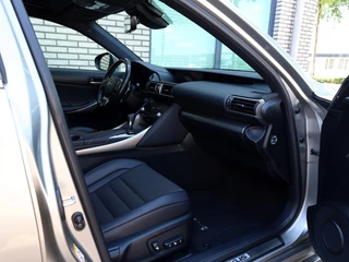 Lexus IS Lexus IS 300h Hybrid F-Sport Line | Mark Levinson | Schuifdak | Stoelvent - afbeelding nr 12