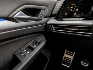 Volkswagen Golf Volkswagen Golf 1.5 TSI Sportline 150Pk (APPLE CARPLAY, GROOT NAVI, STUUR/STOELVERWARMING, SFEERVERLICHTING, SPORTSTOELEN, GETINT GLAS, KEYLESS, ADAPTIVE CRUISE, PARKEERSENSOREN, NIEUWE APK, NIEUWSTAAT) - afbeelding nr 22