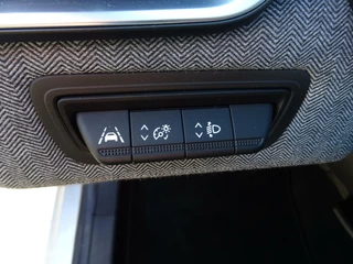 Renault Clio Renault Clio 1.6 E-Tech Hybrid 140 Luticia Intens Serie Limitee complete-auto - afbeelding nr 42