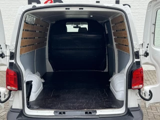 Volkswagen Transporter Volkswagen Transporter 2.0 TDI L2H1 28 Comfortline Navigatie Trekhaak Carplay Cruise Airco Lat om lat 4 Seizoenen banden - afbeelding nr 3